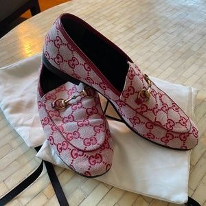GUCCI RED JORDAAN GG HORSEBIT LOAFERS - SIZE 40
